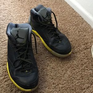 Basketball shoes